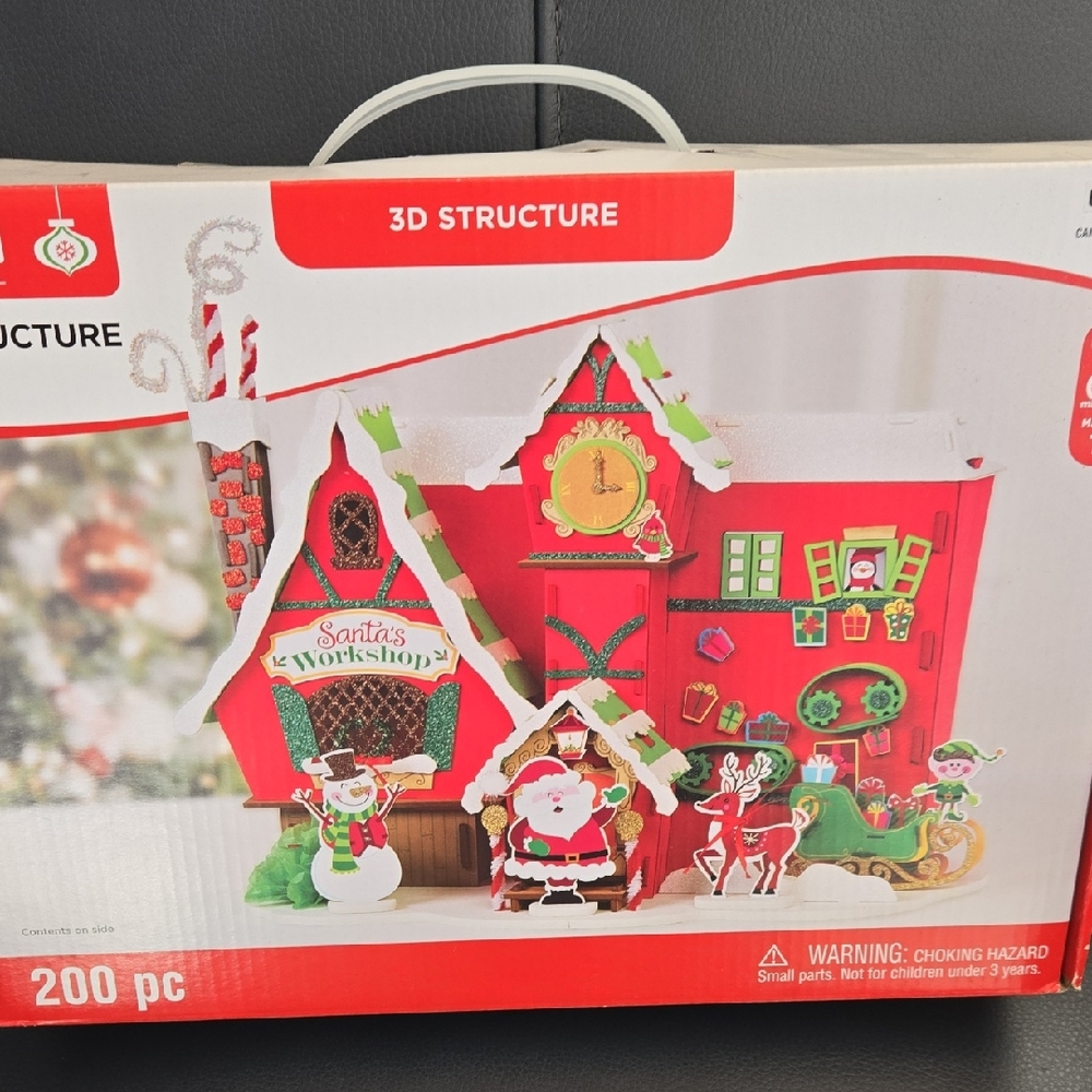 NWT Childrens Crafts 3D Santa's Workshop Structure
